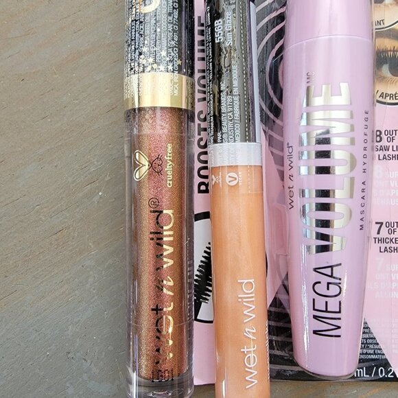 Wet n Wild Cosmetics Set of 4 Make up Necessities Lips & Mascara - Picture 2 of 3